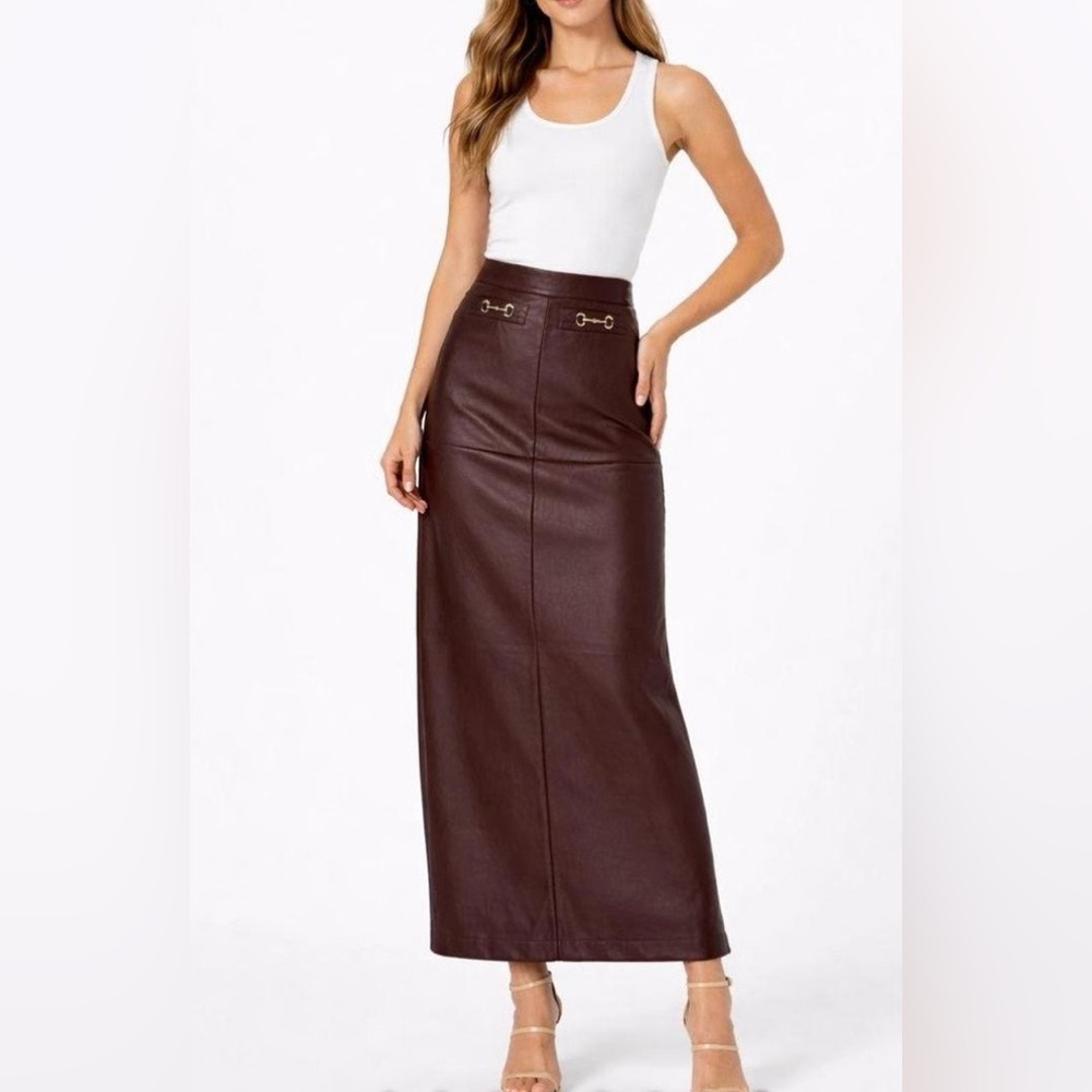 7 For All Mankind Chocolate Women’s Faux Leather Maxi Skirt
Sz Large. NWT